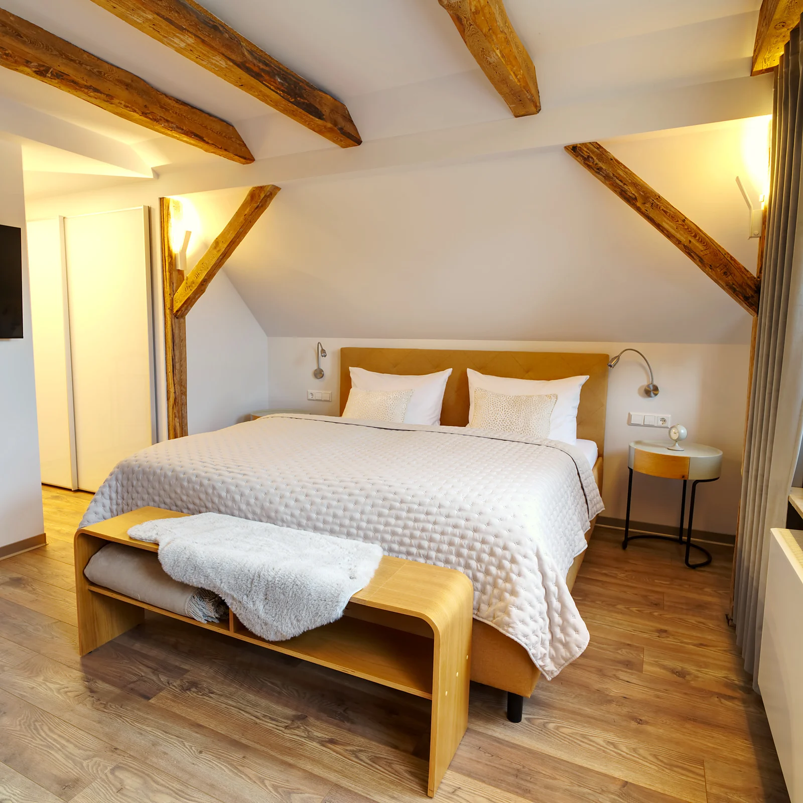 02_Schlafzimmer_Bett